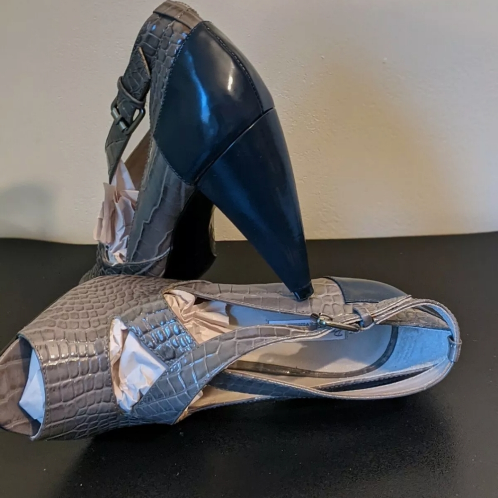 Pour La Victoire Peeptoe Alligator Patent Leather Concave Heels